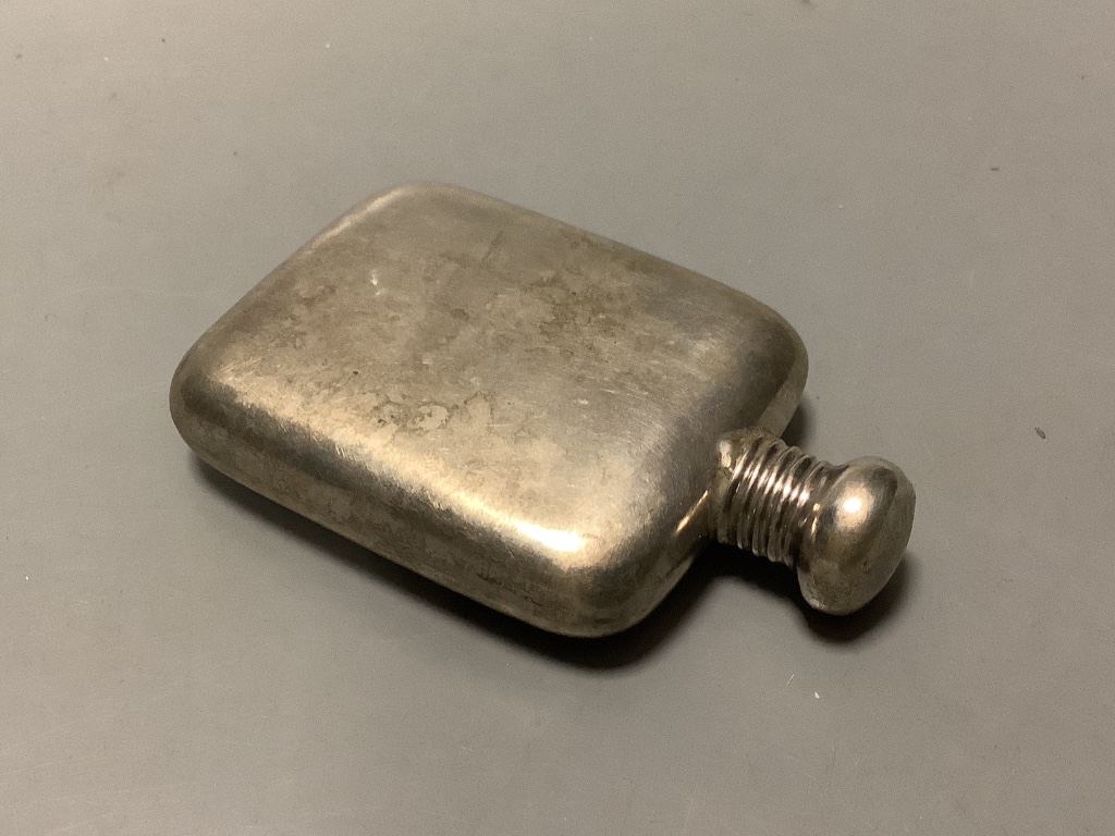 A George V small silver hip flask Birmingham 1914, 78 mm.